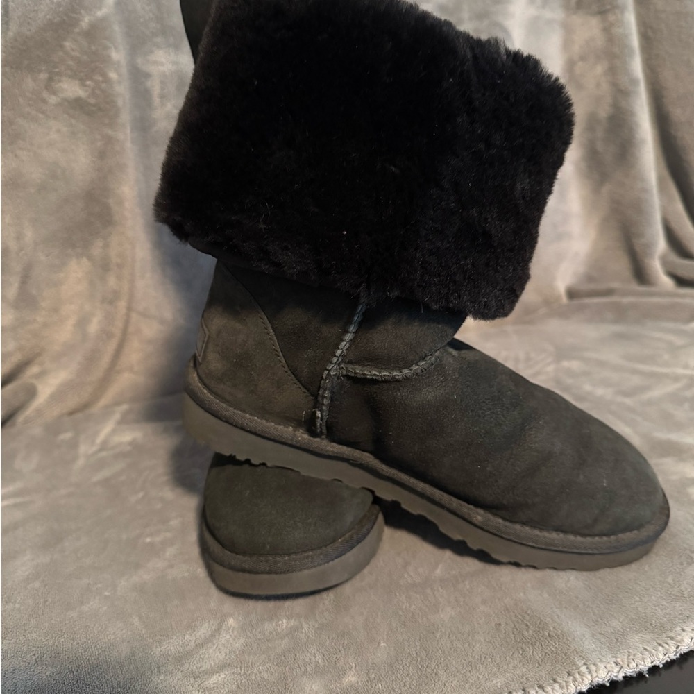 UGG Boots - Picture 2 of 4